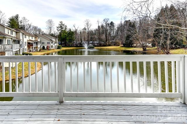 30 Grist Mill Drive, Hendersonville, NC 28739