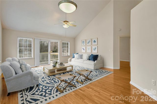 30 Grist Mill Drive, Hendersonville, NC 28739