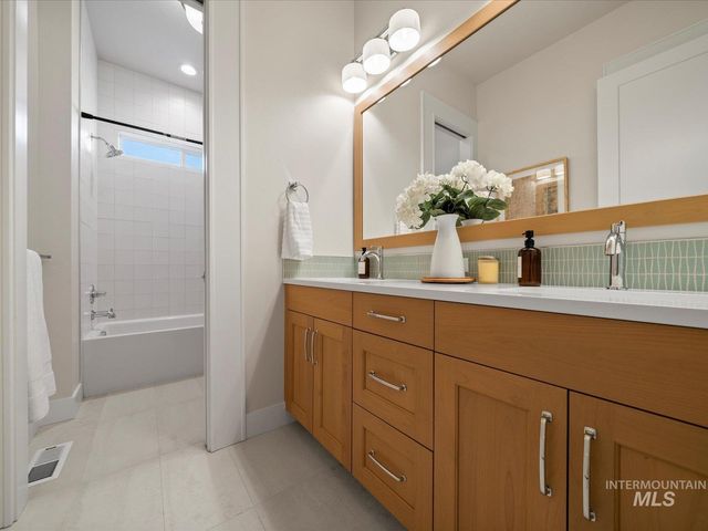 5053 W Braveheart St, Eagle, ID 83616