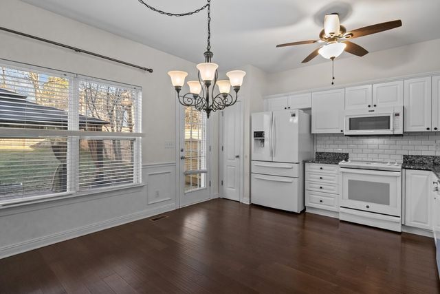 7020 Bridgeport Dr, Nashville, TN 37221