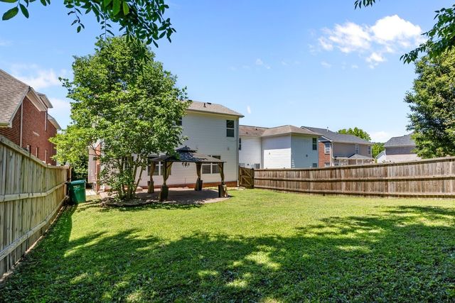 7020 Bridgeport Dr, Nashville, TN 37221