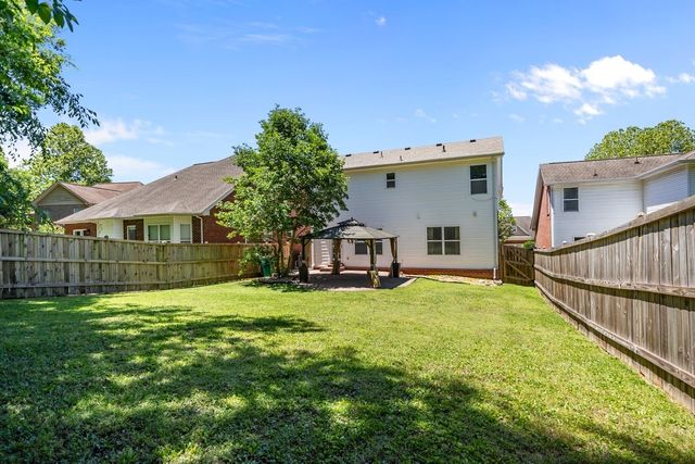 7020 Bridgeport Dr, Nashville, TN 37221
