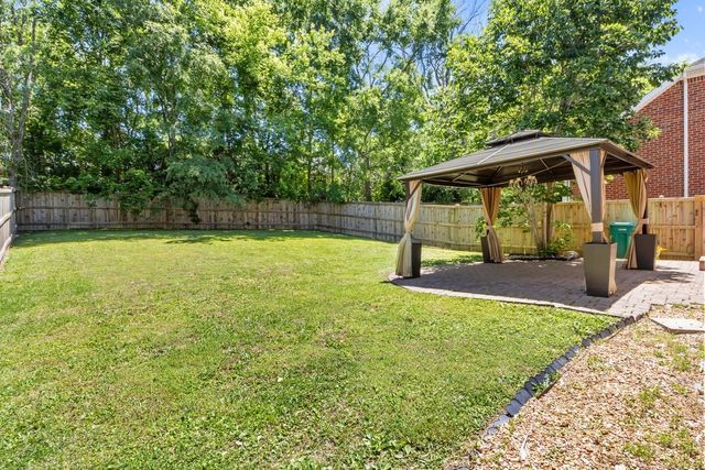 7020 Bridgeport Dr, Nashville, TN 37221