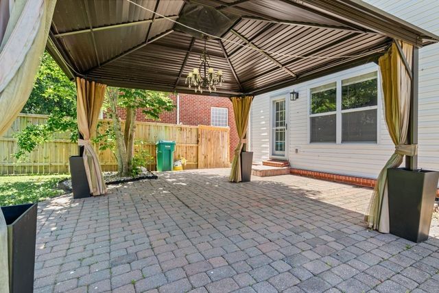 7020 Bridgeport Dr, Nashville, TN 37221