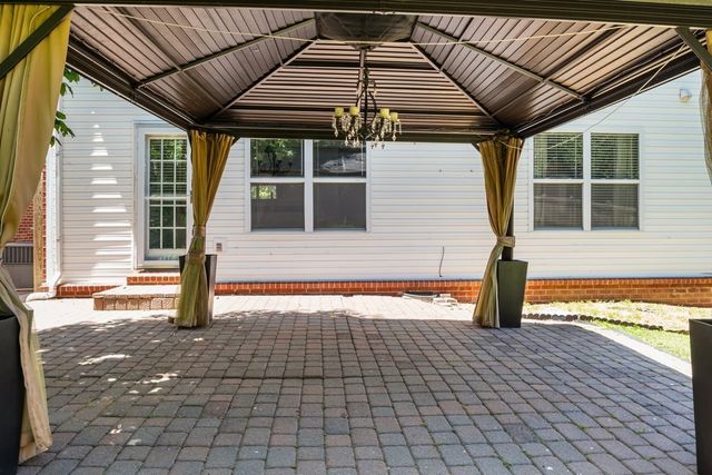 7020 Bridgeport Dr, Nashville, TN 37221