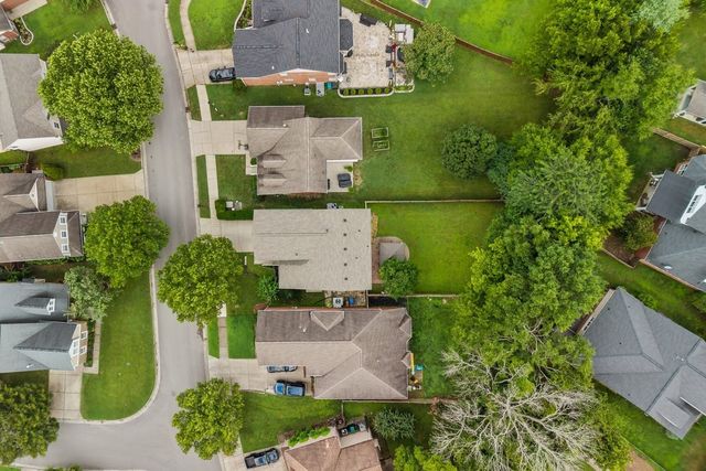 7020 Bridgeport Dr, Nashville, TN 37221