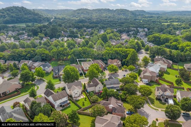 7020 Bridgeport Dr, Nashville, TN 37221