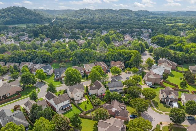 7020 Bridgeport Dr, Nashville, TN 37221