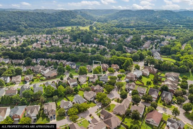 7020 Bridgeport Dr, Nashville, TN 37221