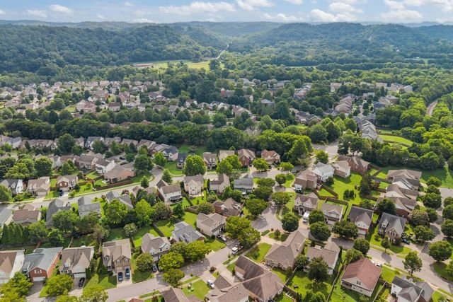 7020 Bridgeport Dr, Nashville, TN 37221