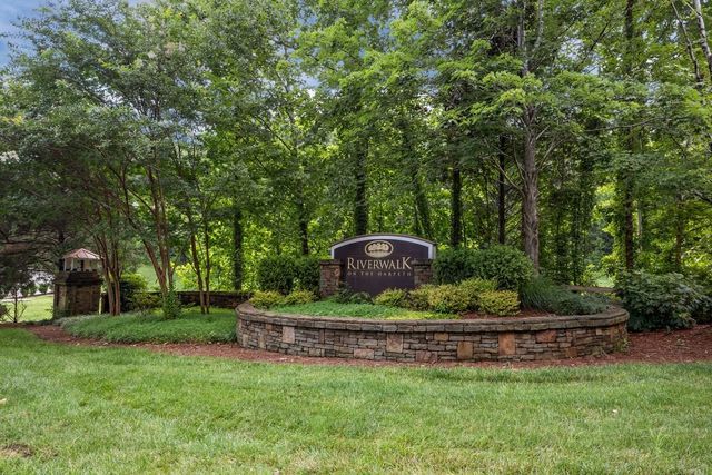 7020 Bridgeport Dr, Nashville, TN 37221