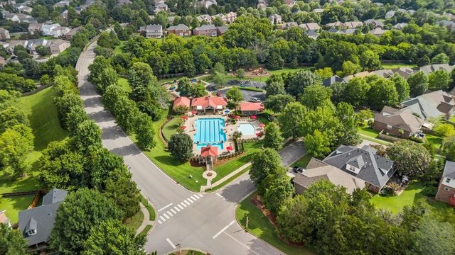 7020 Bridgeport Dr, Nashville, TN 37221