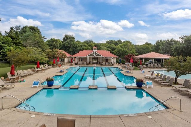 7020 Bridgeport Dr, Nashville, TN 37221