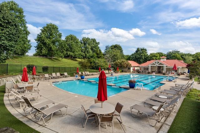 7020 Bridgeport Dr, Nashville, TN 37221