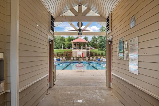 7020 Bridgeport Dr, Nashville, TN 37221