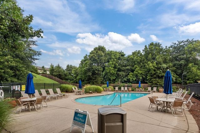 7020 Bridgeport Dr, Nashville, TN 37221