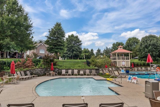 7020 Bridgeport Dr, Nashville, TN 37221