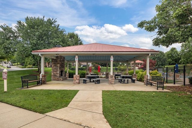 7020 Bridgeport Dr, Nashville, TN 37221