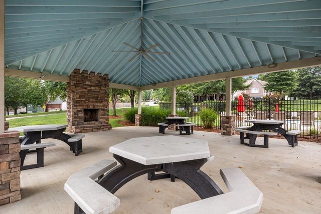 7020 Bridgeport Dr, Nashville, TN 37221