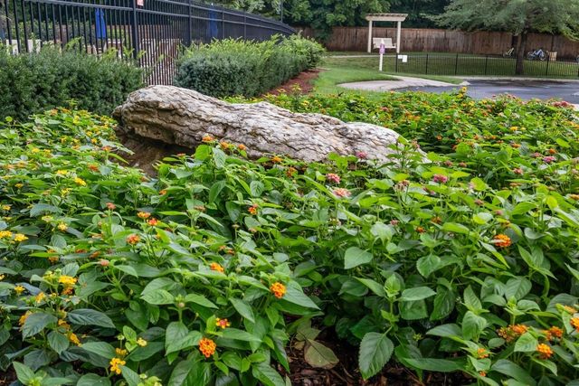 7020 Bridgeport Dr, Nashville, TN 37221