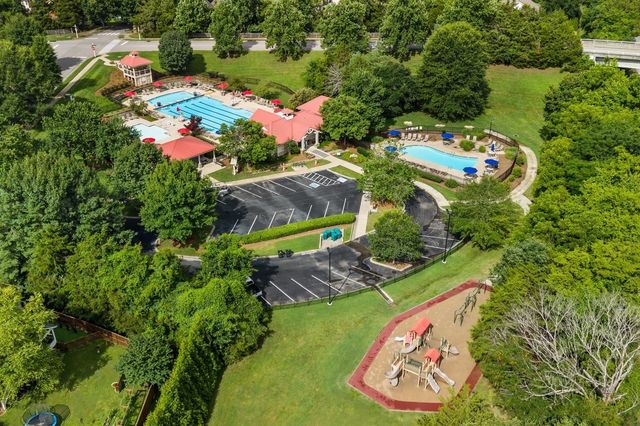 7020 Bridgeport Dr, Nashville, TN 37221