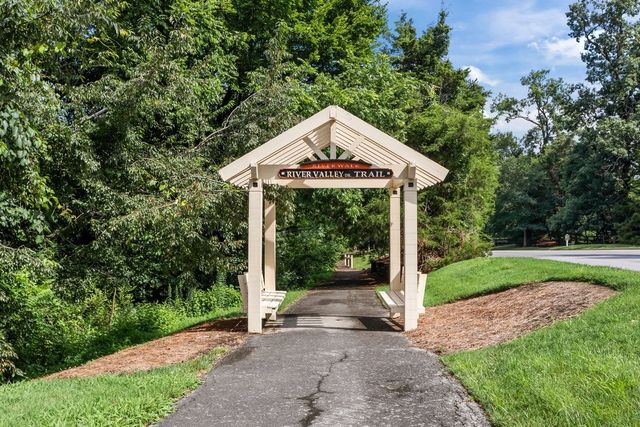 7020 Bridgeport Dr, Nashville, TN 37221