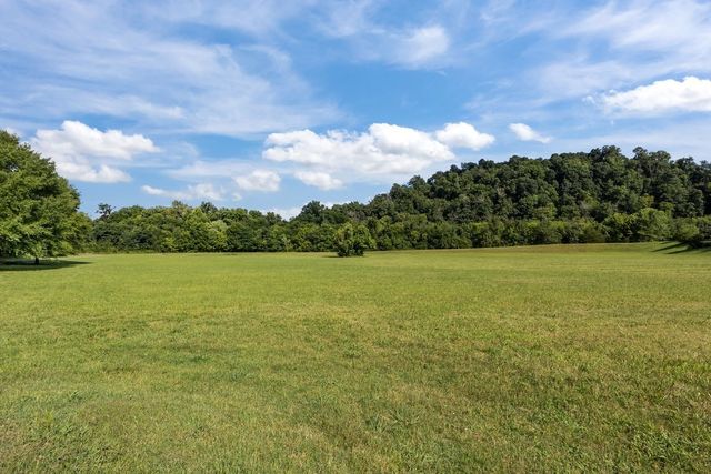 7020 Bridgeport Dr, Nashville, TN 37221