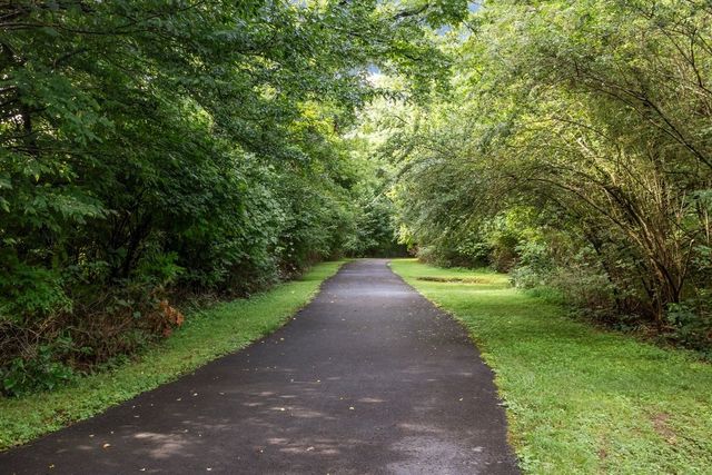 7020 Bridgeport Dr, Nashville, TN 37221