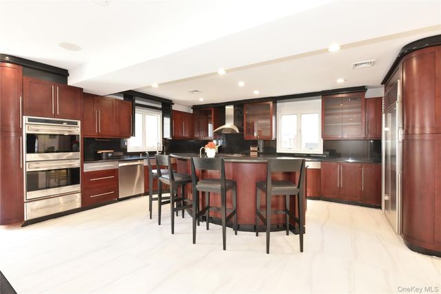 85-35 Midland Parkway, Jamaica Estates, NY 11432