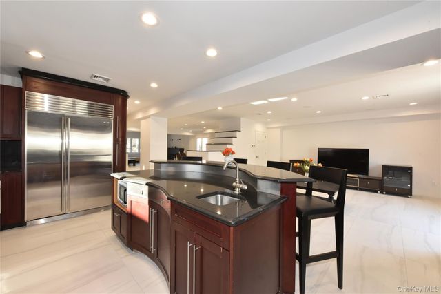 85-35 Midland Parkway, Jamaica Estates, NY 11432