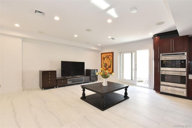 85-35 Midland Parkway, Jamaica Estates, NY 11432