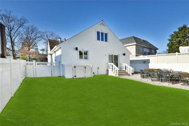 85-35 Midland Parkway, Jamaica Estates, NY 11432