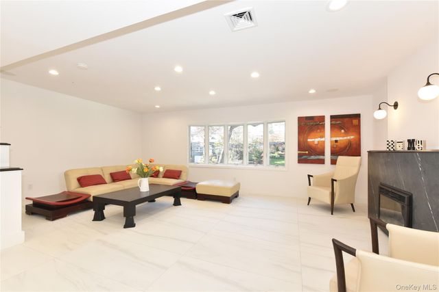 85-35 Midland Parkway, Jamaica Estates, NY 11432