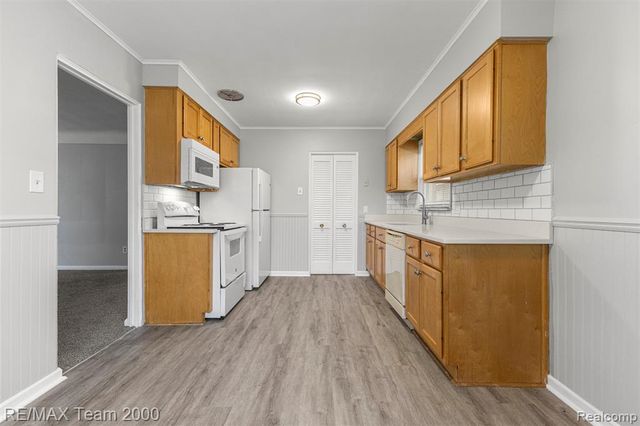 7322 Fenton Street, Dearborn Heights, MI 48127