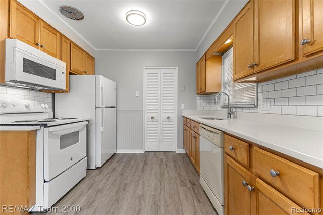7322 Fenton Street, Dearborn Heights, MI 48127