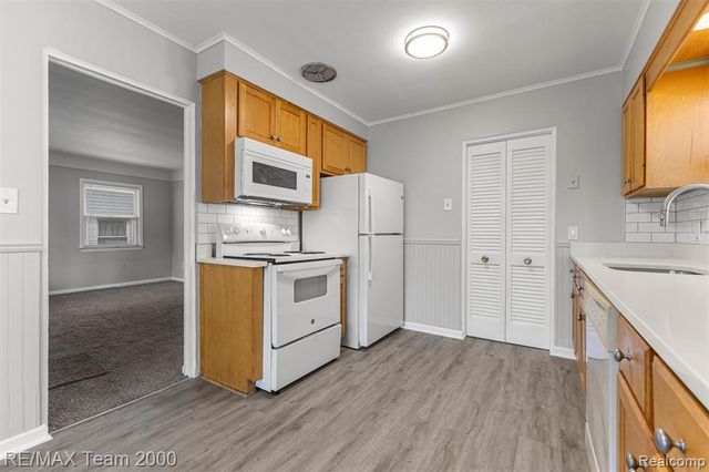 7322 Fenton Street, Dearborn Heights, MI 48127