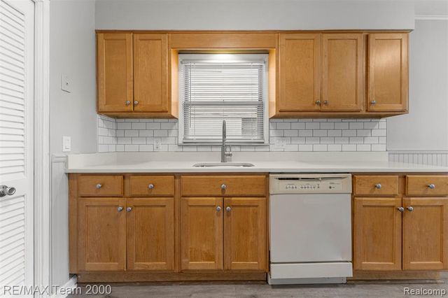 7322 Fenton Street, Dearborn Heights, MI 48127