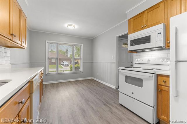 7322 Fenton Street, Dearborn Heights, MI 48127