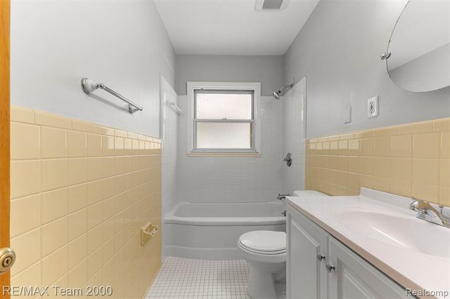 7322 Fenton Street, Dearborn Heights, MI 48127
