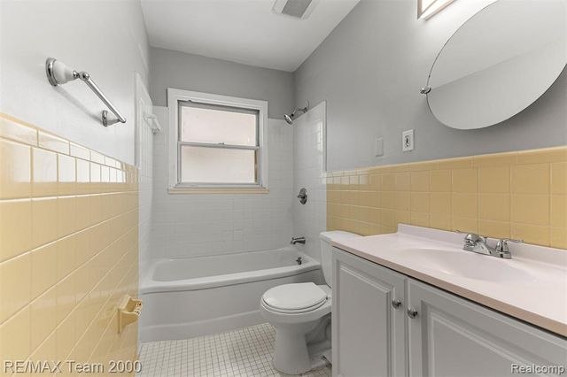 7322 Fenton Street, Dearborn Heights, MI 48127
