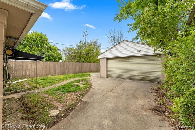 7322 Fenton Street, Dearborn Heights, MI 48127