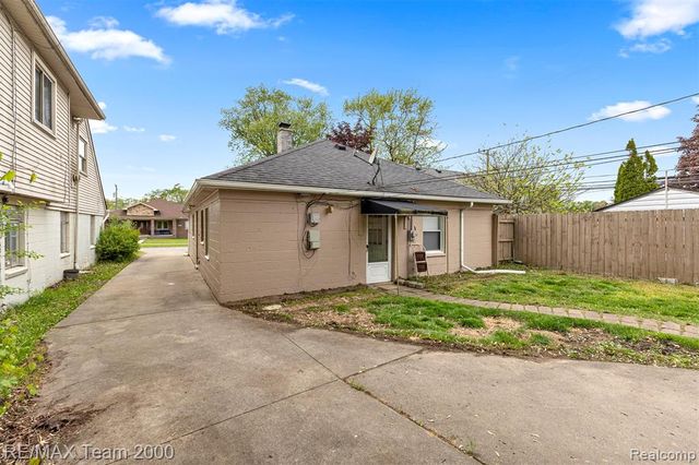 7322 Fenton Street, Dearborn Heights, MI 48127