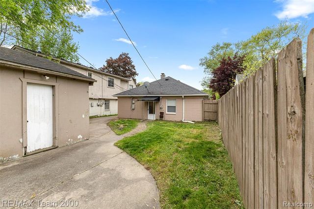7322 Fenton Street, Dearborn Heights, MI 48127