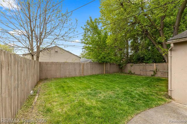 7322 Fenton Street, Dearborn Heights, MI 48127
