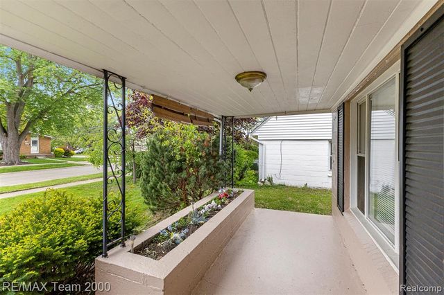 7322 Fenton Street, Dearborn Heights, MI 48127