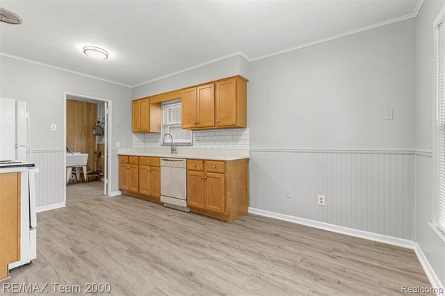 7322 Fenton Street, Dearborn Heights, MI 48127