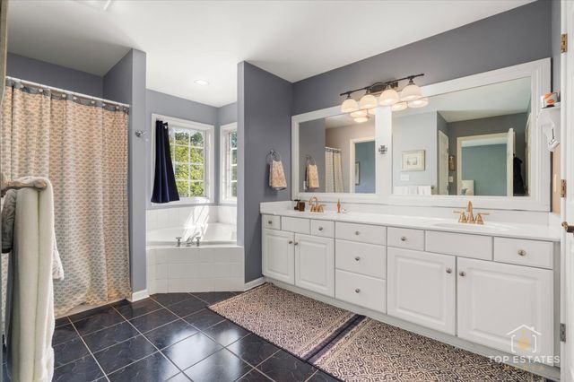 1315 Queen Ann Lane, Gurnee, IL 60031