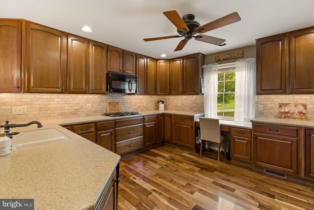 228 N DUKE ST, Hummelstown, PA 17036