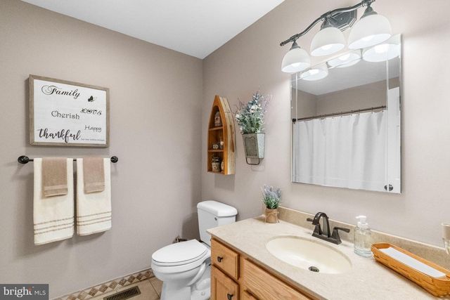 228 N DUKE ST, Hummelstown, PA 17036