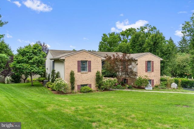 228 N DUKE ST, Hummelstown, PA 17036